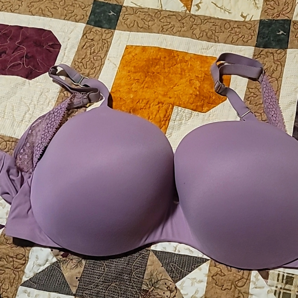 38 DDD Victoria's Secret lavender with lace